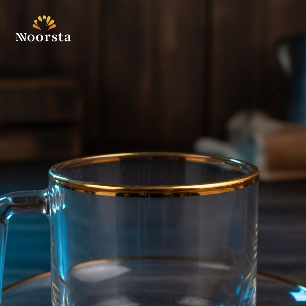 طقم مجات زجاج شفاف بحواف دهبي شيك للتقديم - Elegant clear glass mug and saucer set with gold rim - Noorsta