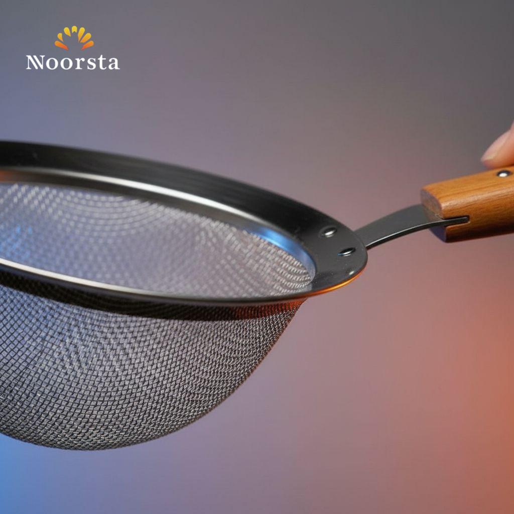 مصفاة ستانلس ستيل بمقبض خشب لتصفية السوائل - Premium Stainless Steel Fine Mesh Strainer with Wooden Handle - Noorsta