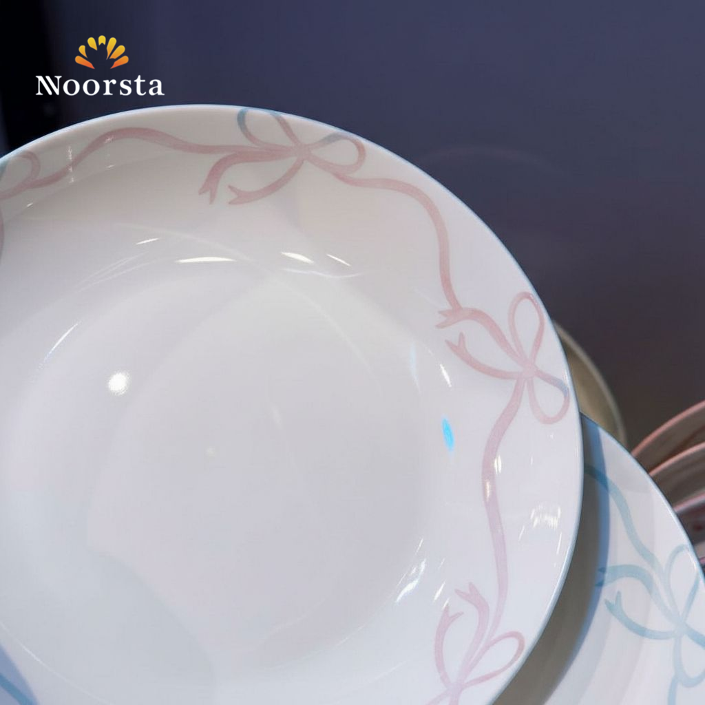 طبق بورسلين غويط بتصميم فيونكة لتقديم الشوربة - Chic porcelain deep plate with ribbon motif - Noorsta