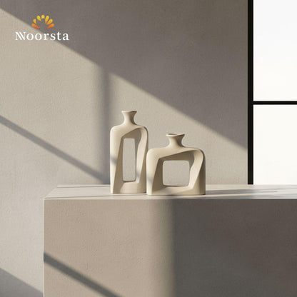 فازة بورسلين مودرن بتصميم هندسي مفرغ لتزيين الترابيزة - Modern Geometric Porcelain Vase with Abstract Cutout - Noorsta