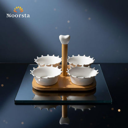 طقم تسالي بورسلين 4 قطع وحامل خشب بمقبض قلب - Elegant Porcelain Crown Snack Bowl Set with Wooden Stand - Noorsta
