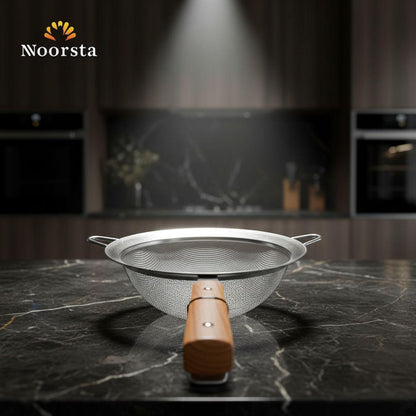 مصفاة ستانلس ستيل بمقبض خشب لتصفية السوائل - Premium Stainless Steel Fine Mesh Strainer with Wooden Handle - Noorsta