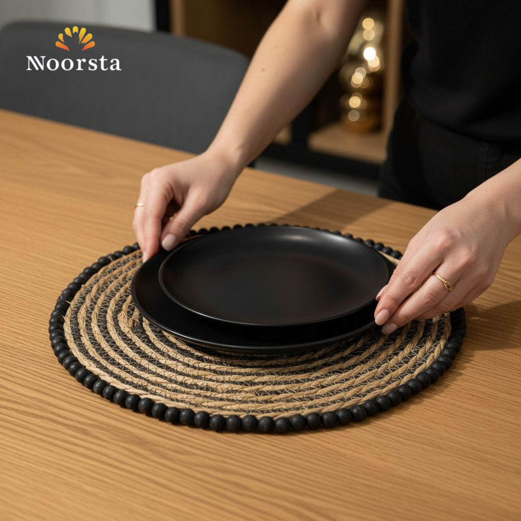 كوستر ومفرش خوص طبيعي هاند ميد بحواف خرز أسود مقاس 39 سم - Authentic Handmade Woven Wicker Placemat with Black Beaded Trim - Noorsta