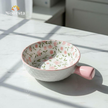 بولة بورسلين شيك بايد لتقديم الفطار والسناكس - Chic floral porcelain handled bowl for breakfast and snacks - Noorsta
