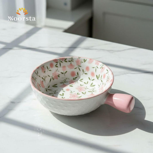 بولة بورسلين شيك بايد لتقديم الفطار والسناكس - Chic floral porcelain handled bowl for breakfast and snacks - Noorsta