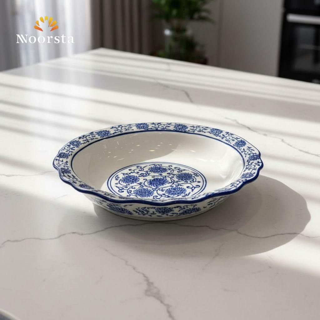 طبق تقديم بورسلين كلاسيك أبيض في أزرق مقاس 26 سم - Classic Blue Floral Porcelain Serving Plate 26cm - Noorsta