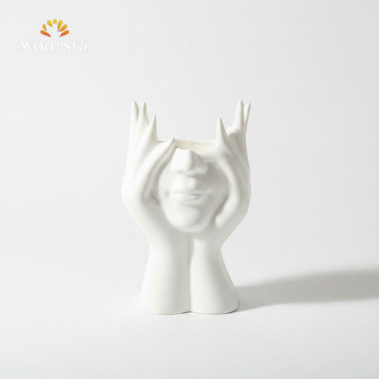 حامل فرش مكياج بتصميم وجه نحتي - Modern Sculptural Face Vanity Organizer - Noorsta