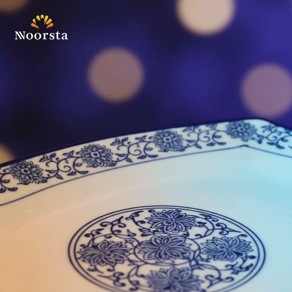 سرفيس تقديم بورسلين أبيض مزخرف بالأزرق مقاس 35 سم للعزومات - Classic Blue and White Porcelain Serving Platter 35cm - Noorsta