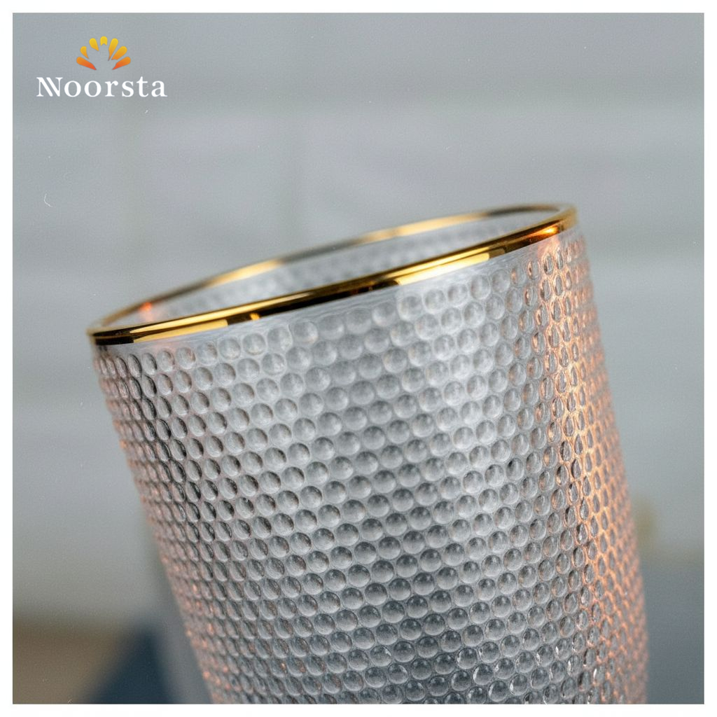 طقم كوبايات وشوب زجاج محبب بحافة دهبي لتقديمات للضيوف الشيك - Premium Textured Glass Drinkware Set with Gold Rim for Stylish Hosting - Noorsta