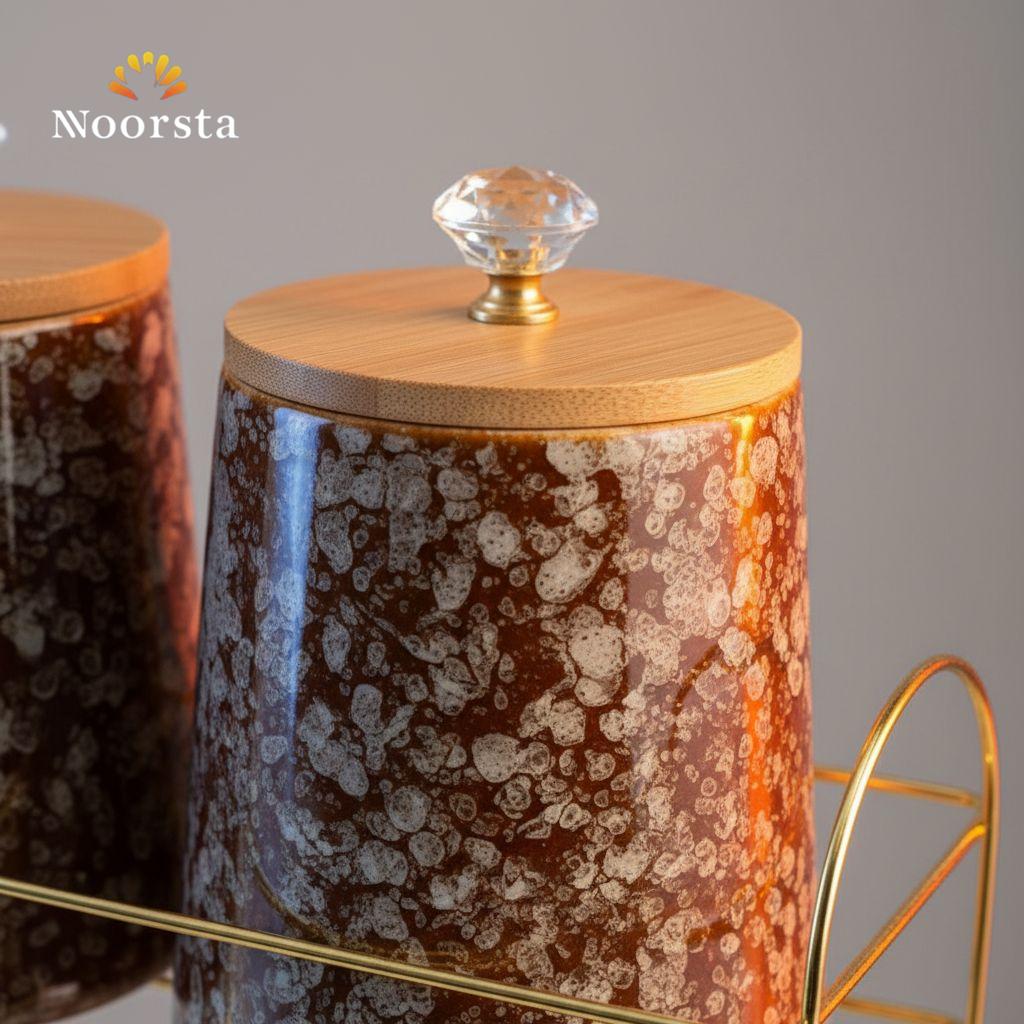 طقم توابل بورسلين شيك 3 قطع بني رخامي مع ستاند دهبي - Elegant 3-Piece Porcelain Spice Jar Set with Gold Heart Stand - Noorsta