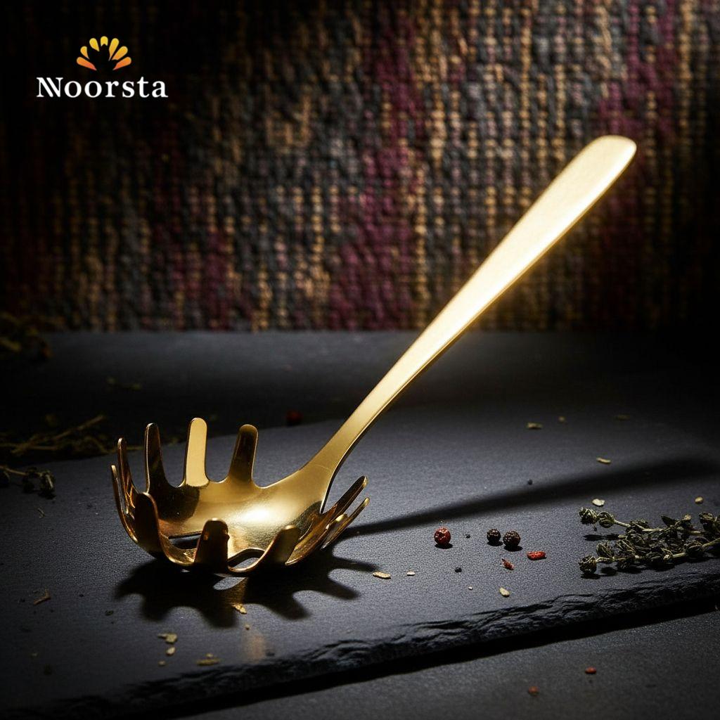 شيالة مكرونة دهبي شيك جدا - Elegant Golden Pasta Server - Noorsta