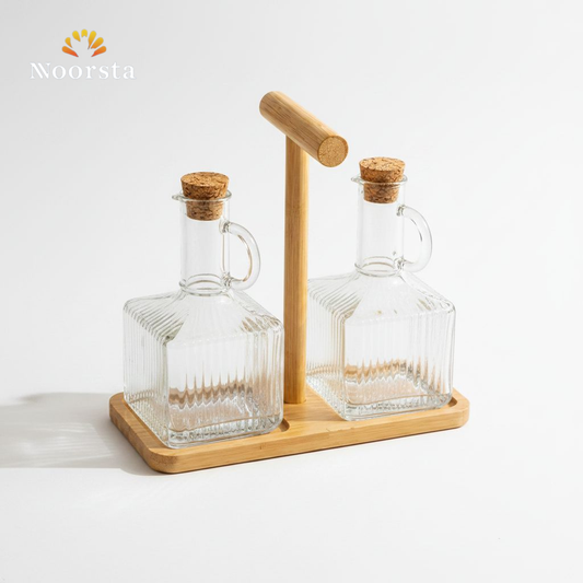 طقم زيت وخل زجاج مضلع بحامل بامبو - Elegant Ribbed Glass Oil and Vinegar Cruet Set - Noorsta
