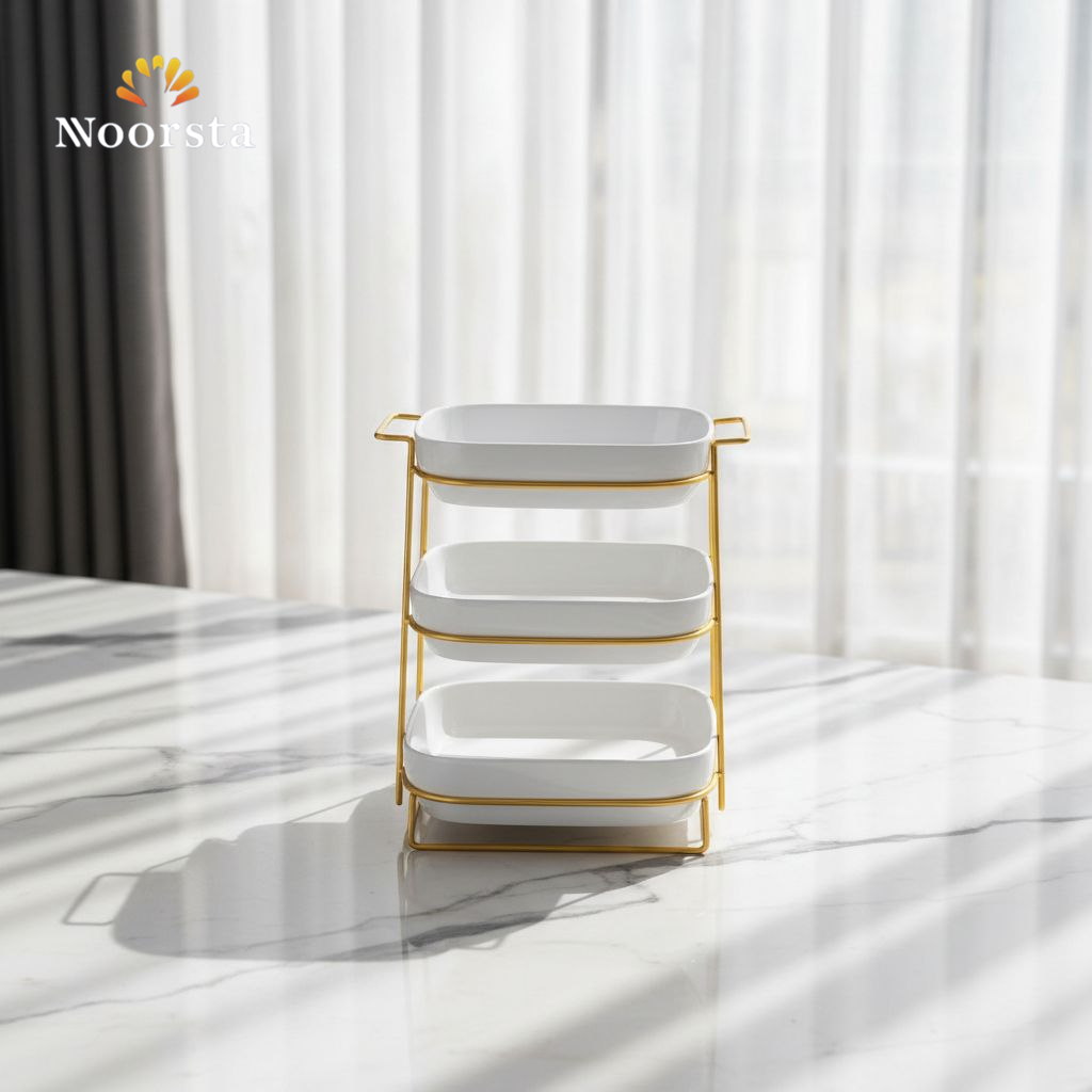 ستاند تقديم 3 أدوار سيراميك أبيض في دهبي شيك جدا - Elegant 3-Tier White Ceramic & Gold Serving Stand - Noorsta