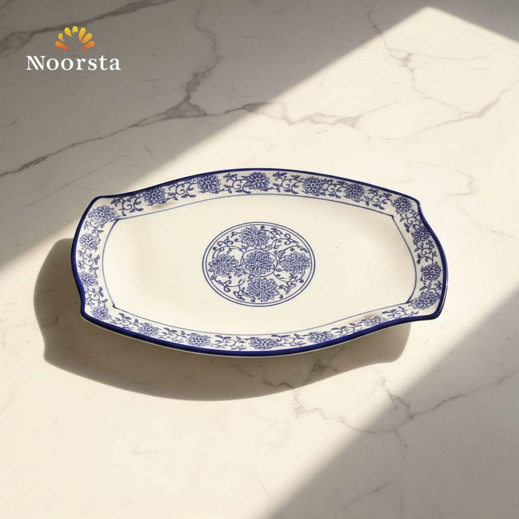 سرفيس تقديم بورسلين أبيض مزخرف بالأزرق مقاس 35 سم للعزومات - Classic Blue and White Porcelain Serving Platter 35cm - Noorsta