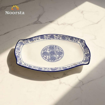 سرفيس تقديم بورسلين أبيض مزخرف بالأزرق مقاس 35 سم للعزومات - Classic Blue and White Porcelain Serving Platter 35cm - Noorsta