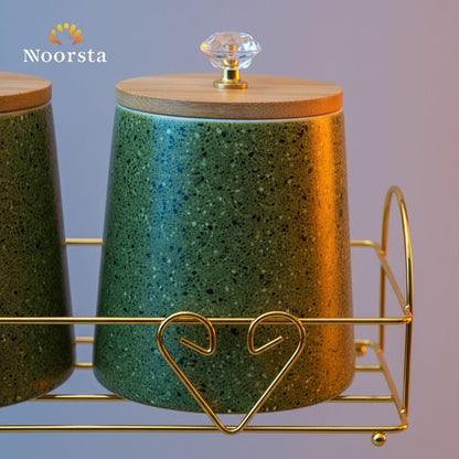 طقم توابل بورسلين أخضر غامق بنقشة سبلاش مع ستاند دهبي - Elegant Green Splash Porcelain Spice Jar Set with Bamboo Lids - Noorsta
