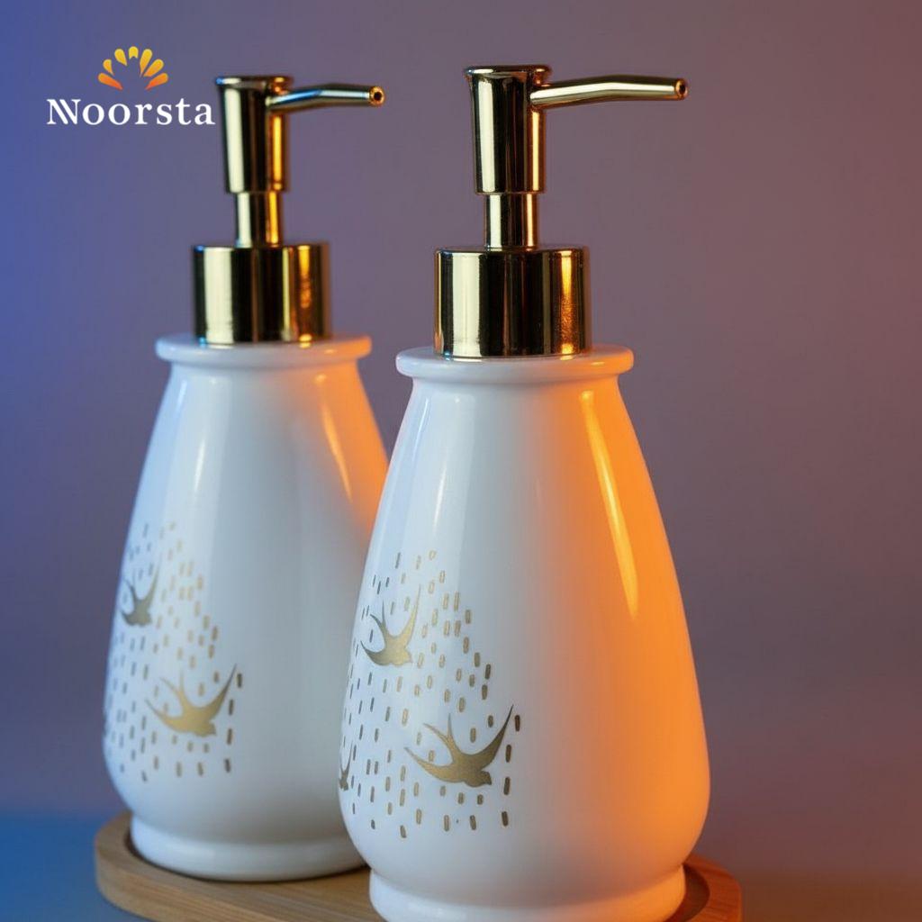 طقم ديسبنسر صابون بورسلين أبيض في جولد شيك جدا - Elegant White and Gold Porcelain Soap Dispenser Set - Noorsta