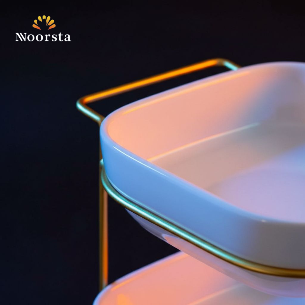 ستاند تقديم 3 أدوار سيراميك أبيض في دهبي شيك جدا - Elegant 3-Tier White Ceramic & Gold Serving Stand - Noorsta