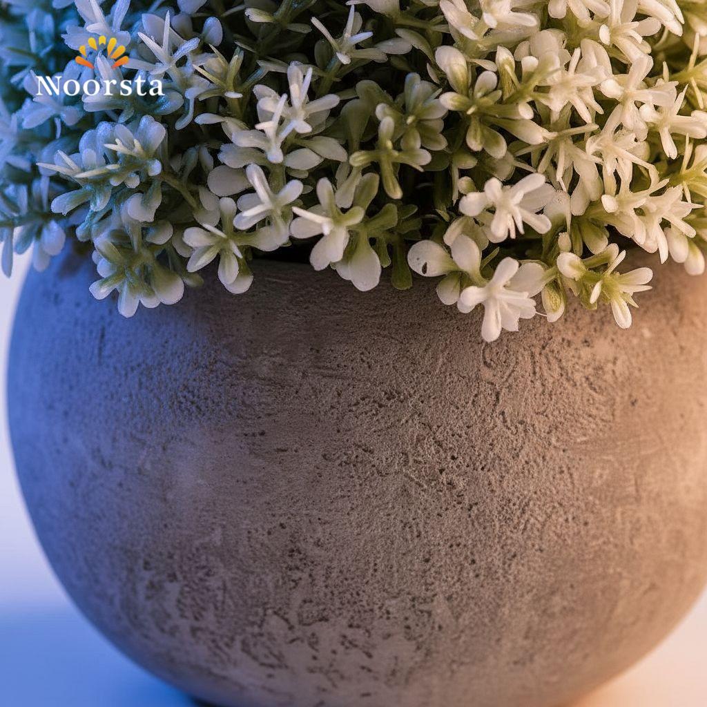 فازة ديكور شيك للترابيزة - Minimalist grey ceramic vase with white flowers - Noorsta