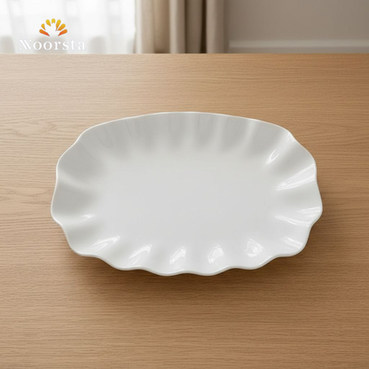 سرفيس تقديم بورسلين أبيض شيك للعزومات - Elegant white porcelain jumbo serving platter with scalloped edges - Noorsta