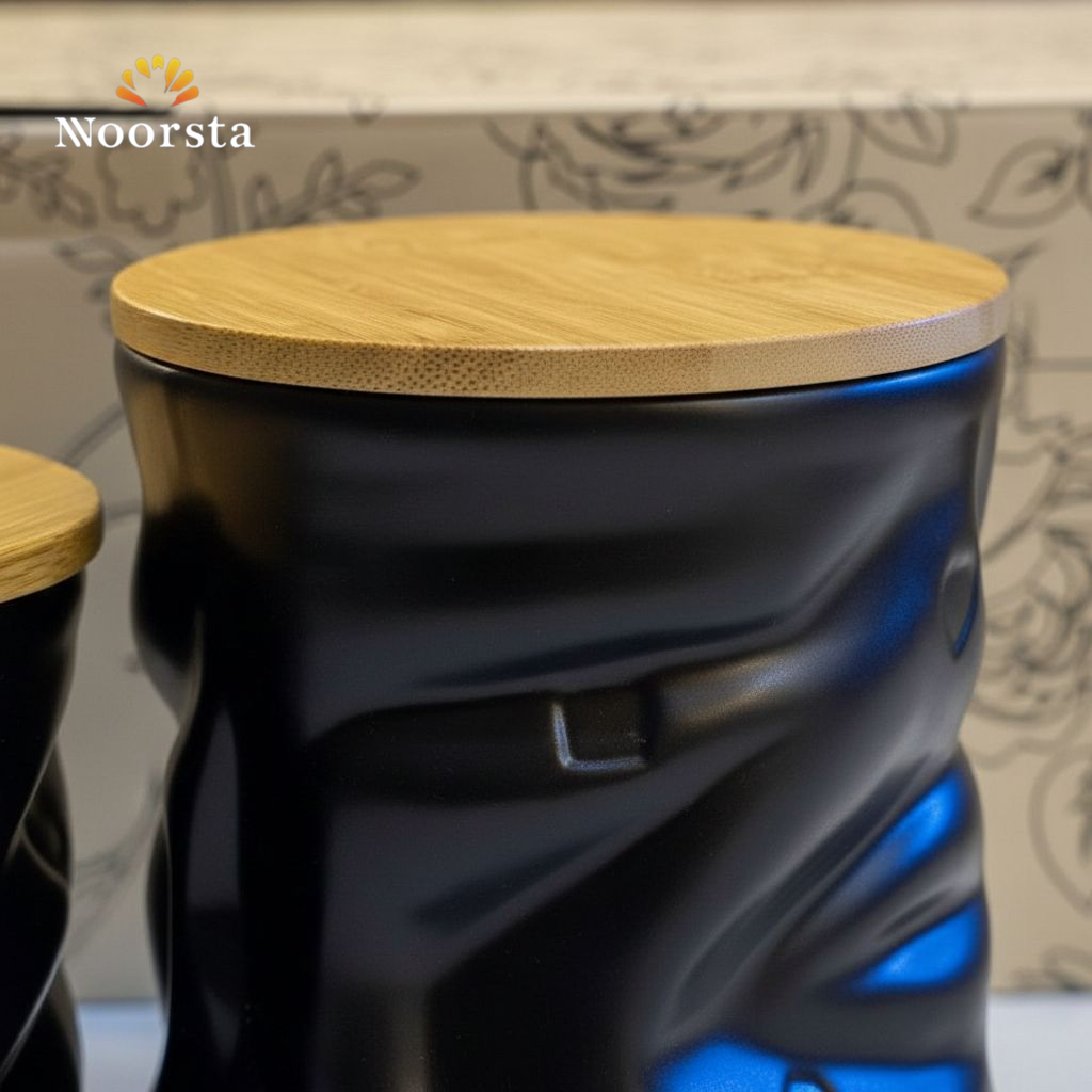 طقم توابل بورسلين مموج 3 قطع بغطاء خشب - Modern Wavy Porcelain Spice Jars with Wooden Lids - Noorsta