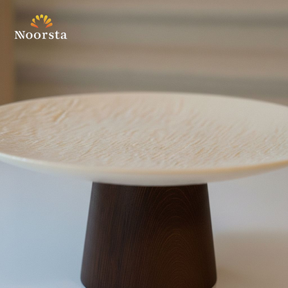 طبق تقديم بورسلين شيك بقاعدة خشب بامبو - Elegant Porcelain Pedestal Serving Plate - Noorsta